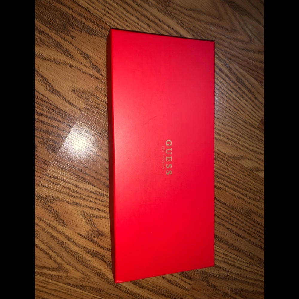 Guess wallet set